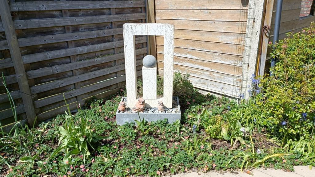 Waterpartij in marmerlook met kleine stenen in de bak., Tuin en Terras, Ophalen
