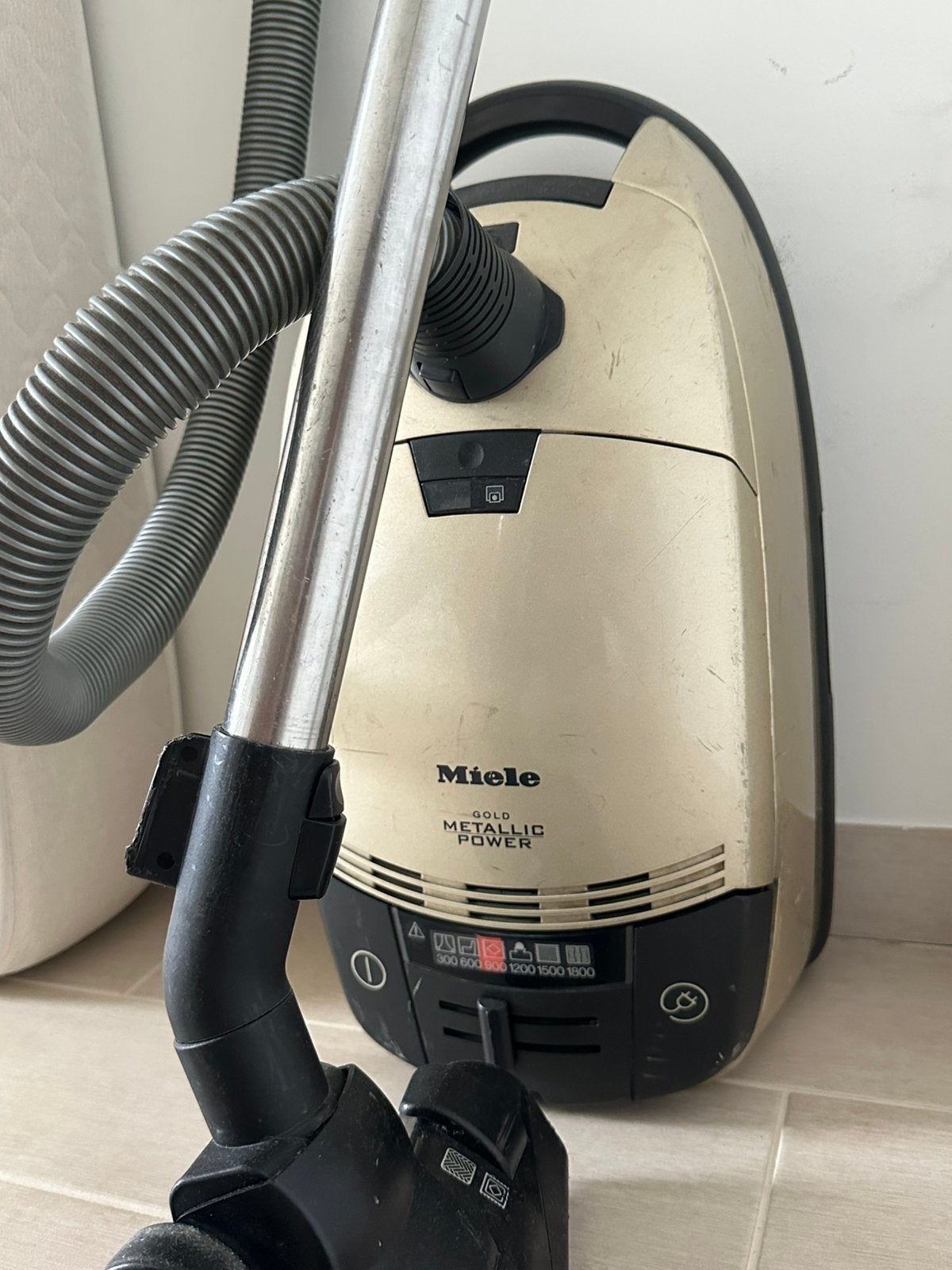 Miele stofzuiger, Elektronische apparatuur, Ophalen, Zo goed als nieuw, Miele