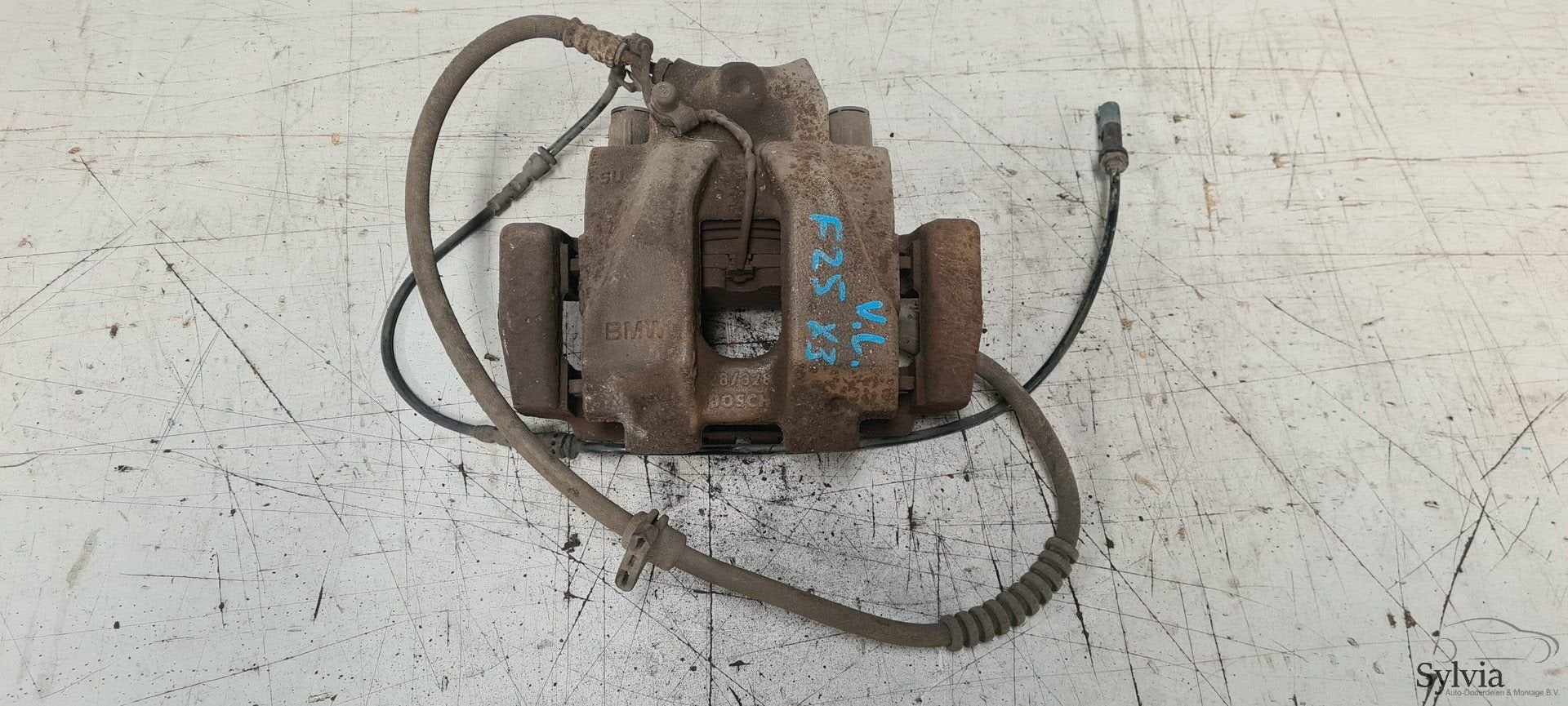Remklauw links voor. BMW X3 / X4 F25 F26 34106790921 6790921, -, Utilisé, -, -