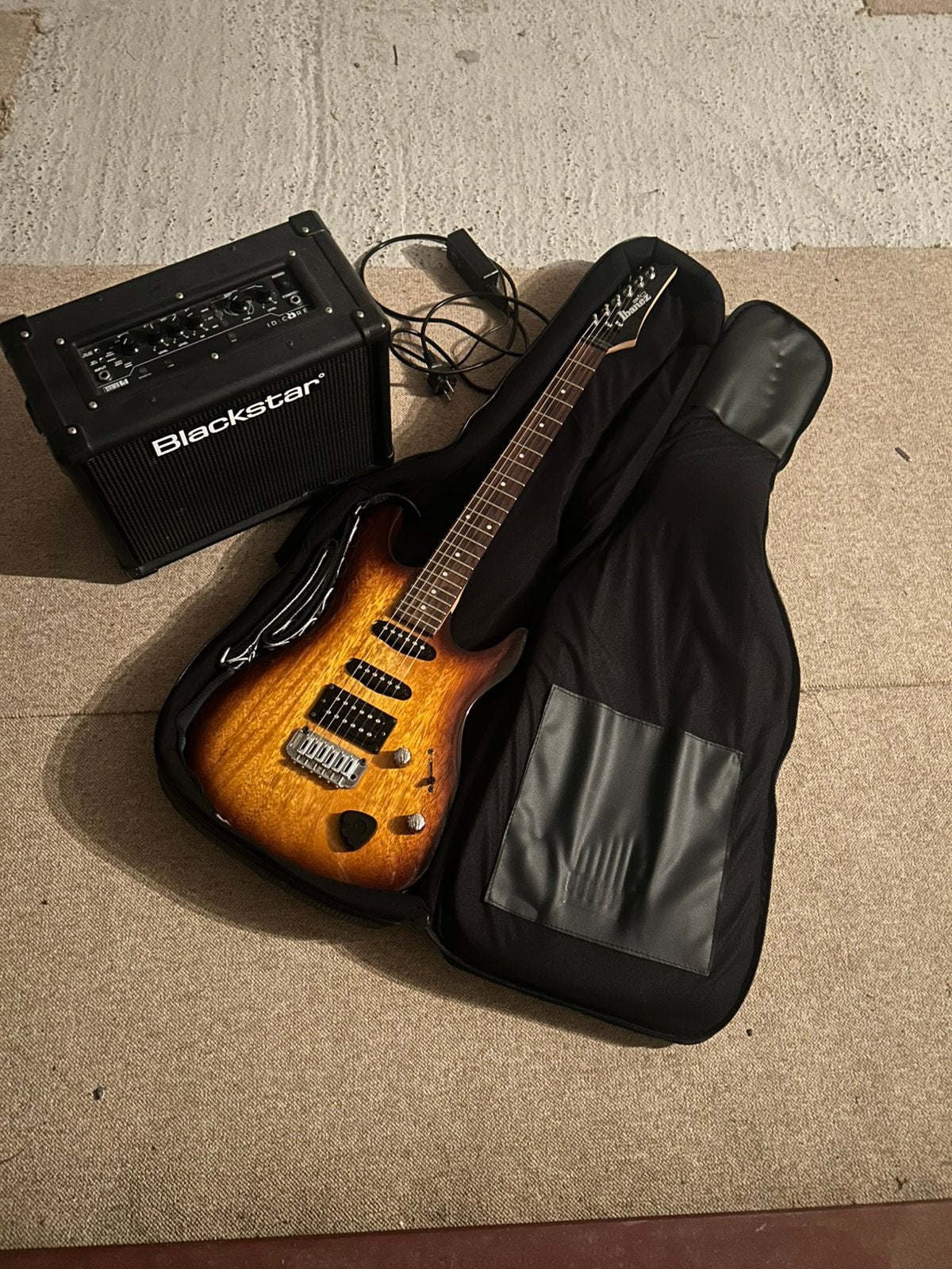 Startset gitaar + versterker, Muziek en Instrumenten, Snaarinstrumenten | Gitaren | Bas, Ophalen, Zo goed als nieuw