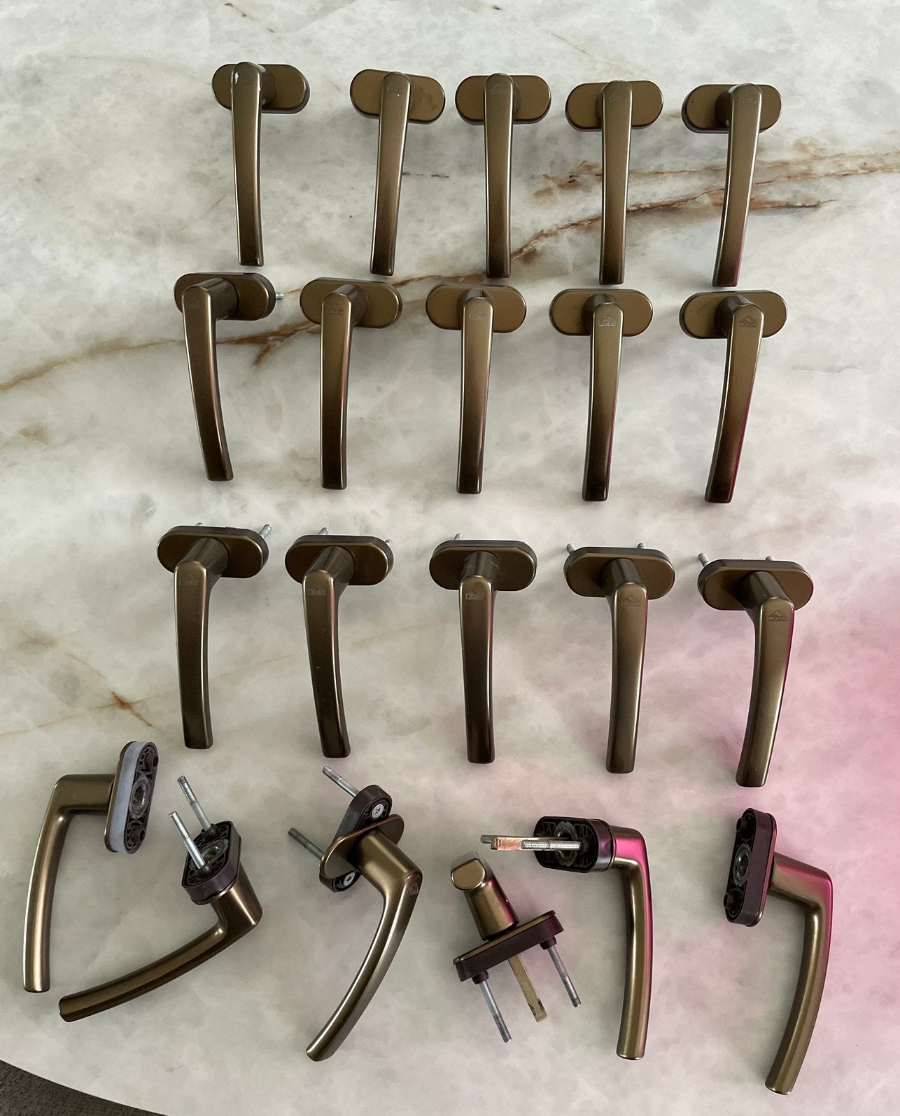 Raamklink koperkleurig Roto line klassieke greep, Doe-het-zelf en Bouw, Ophalen of Verzenden, Gebruikt, Koper of Messing, Klink of Kruk