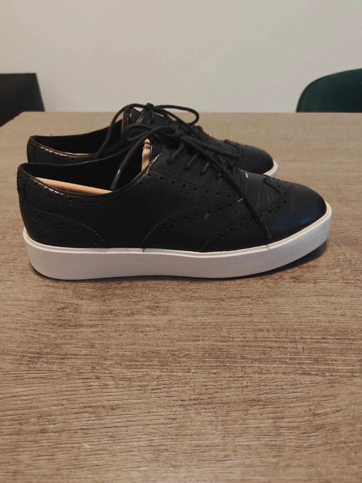 Clarks, Ophalen, Zo goed als nieuw