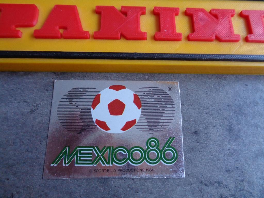 PANINI STICKER WORLD CUP 86 MEXICO WK BADGE NR 2 voetbal, Verzenden, Zo goed als nieuw, Sticker