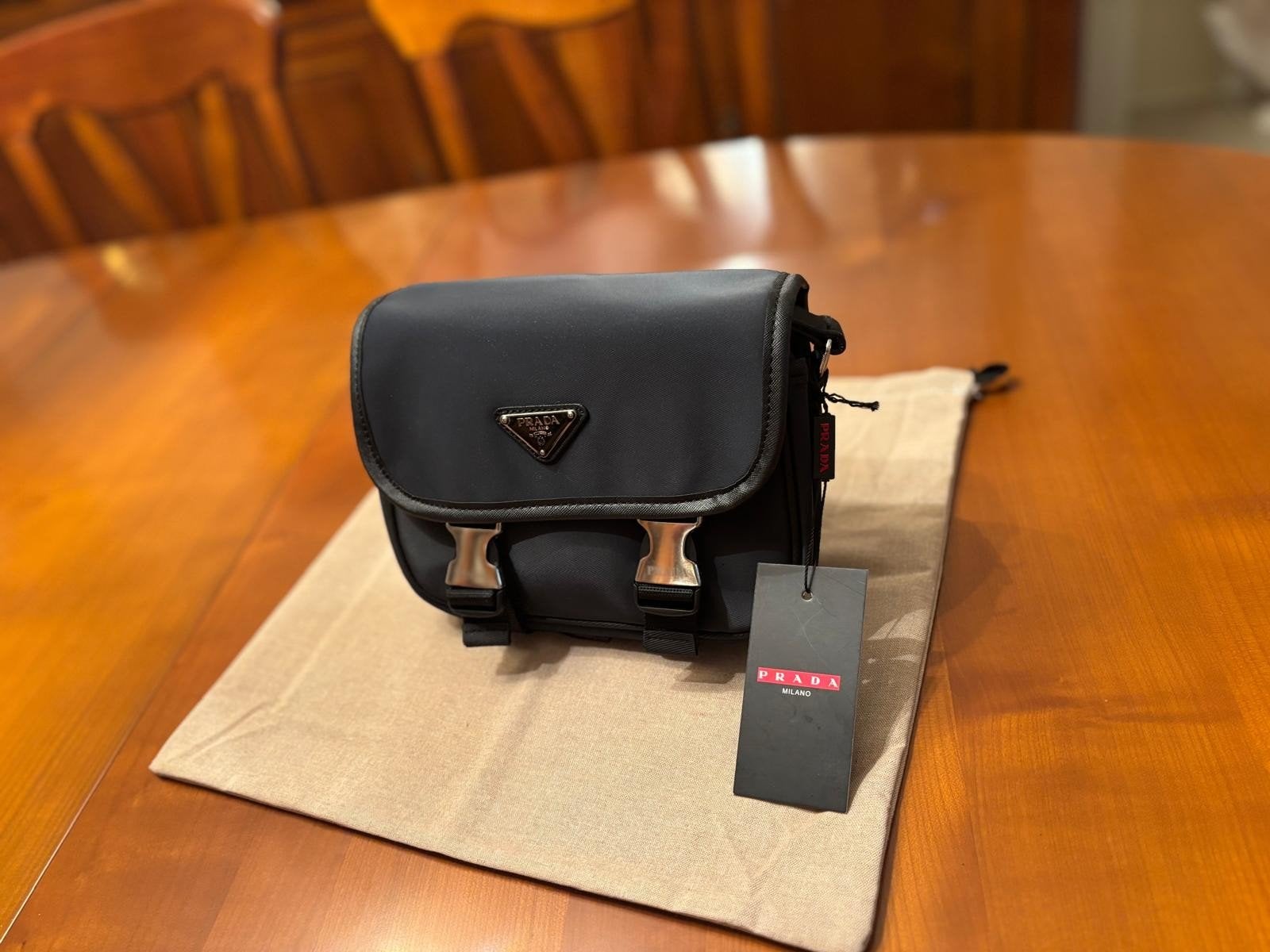 Sacoche Prada bleu marine entièrement neuve, Bijoux, Sacs & Beauté, Sacs | Sacs à bandoulière, Neuf, Autres marques, Bleu, Enlèvement