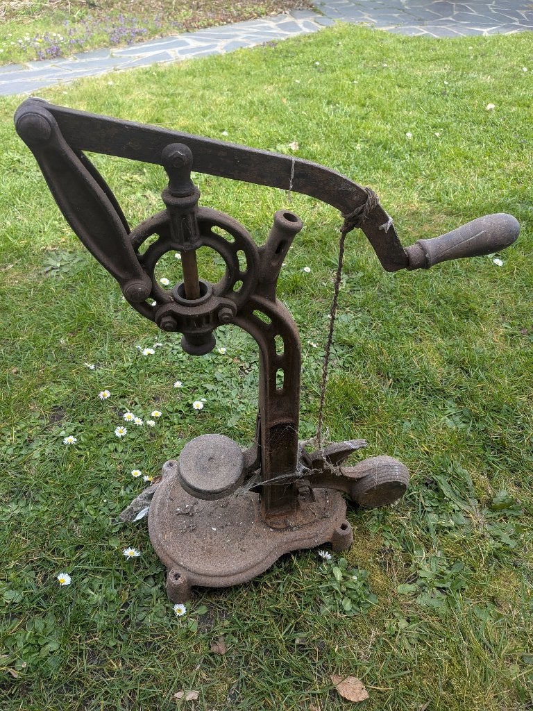 Boucheuse à vin en fonte, Enlèvement