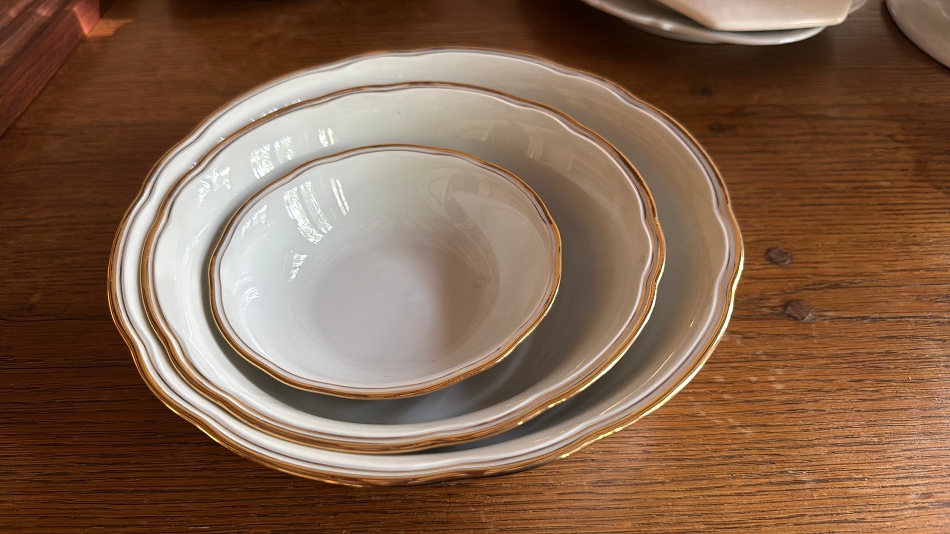 Lot de 3 plats en porcelaine bord dorée -khala, Enlèvement