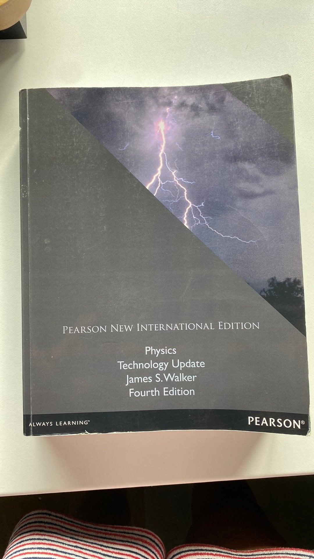 Physics pearson new international edition, Enlèvement ou Envoi, Comme neuf