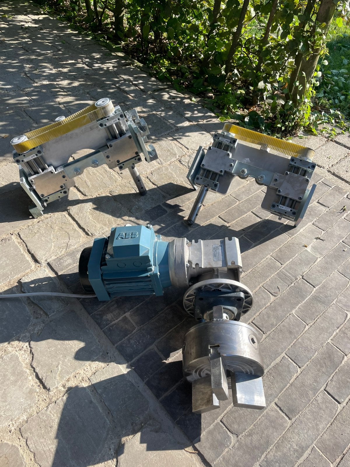 ABB 3-fasen elektromotor met tandwielkast + grijper, Ophalen, Zo goed als nieuw, Elektromotor