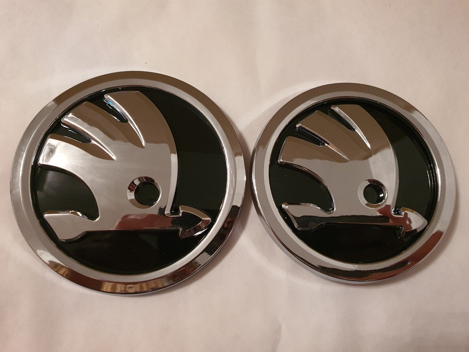 Emblèmes du capot et du couvercle de coffre Skoda, Autos : Pièces & Accessoires, Neuf, Enlèvement ou Envoi, Skoda, Capot moteur