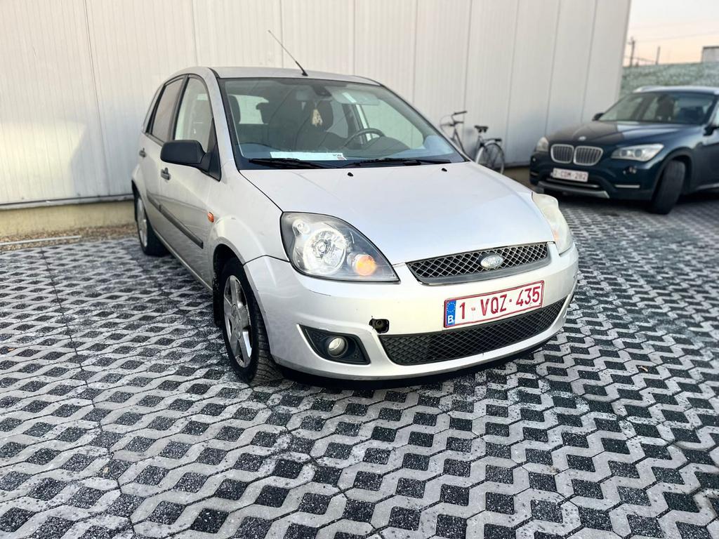 Ford Fiesta 1.2 essence, Autos, Ford, Particulier, Fiësta, Radio, Essence, 4 portes, Boîte manuelle, Argent ou Gris, Enlèvement