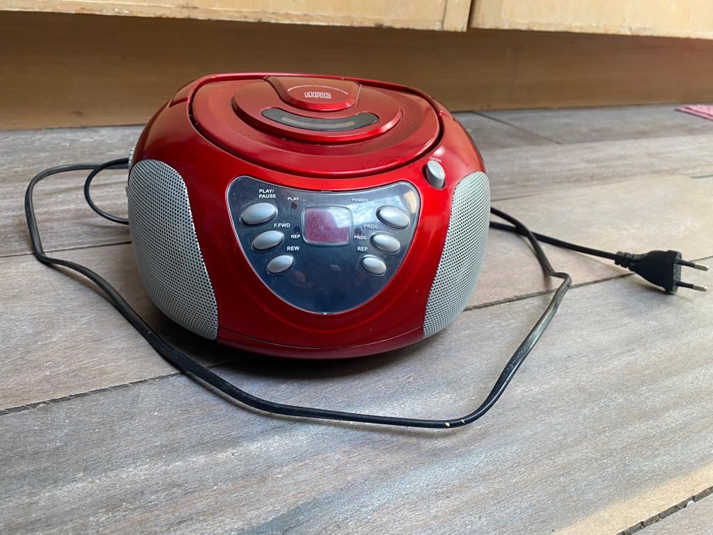 Modelo CD-100 14W AM/FM Stereo Radio CD rood ZG staat, Verzenden, Gebruikt, Radio, Met cd-speler