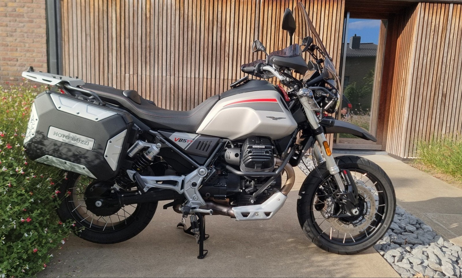 V85tt Travel 7000km, Motoren, Motoren | Moto Guzzi, 2 cilinders, Occasion, Handvatverwarming, Particulier