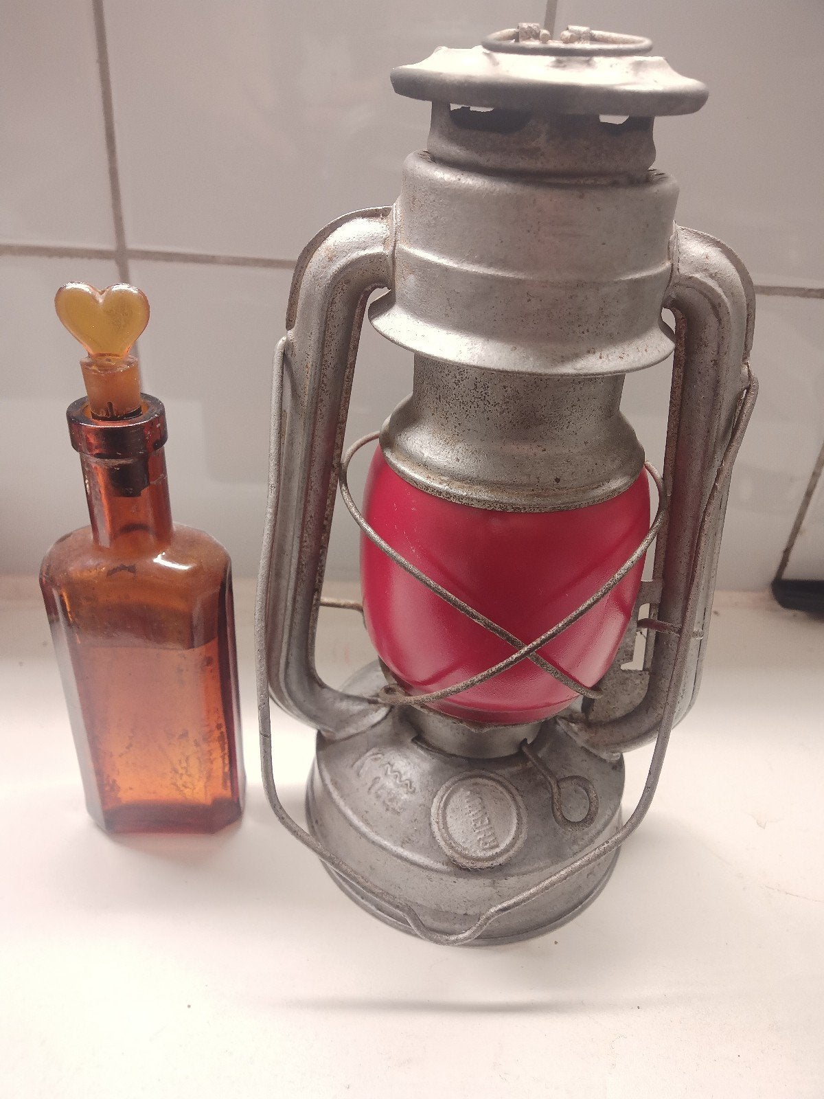 antieke olie lamp met olie flesje., Antiek en Kunst, Ophalen of Verzenden