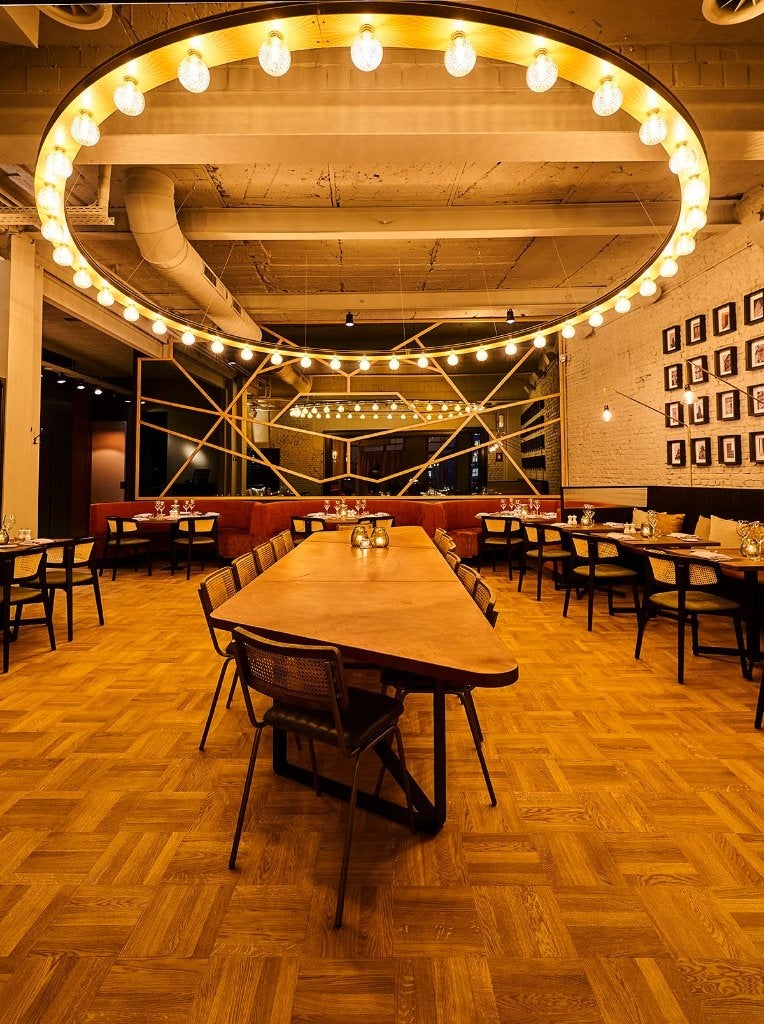 Grande table recouverte de cuir, Cinq personnes ou plus, Enlèvement, Utilisé, Autres matériaux