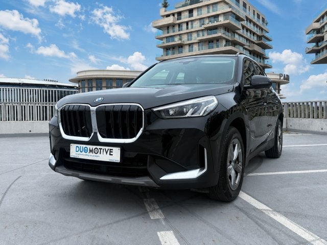 BMW X1 xDrive25e 37695€, Auto's, BMW, Stof, https://public.car-pass.be/vhr/a0860d57-1375-4541-8c0c-7fd1b54346bd, Zwart, Bedrijf