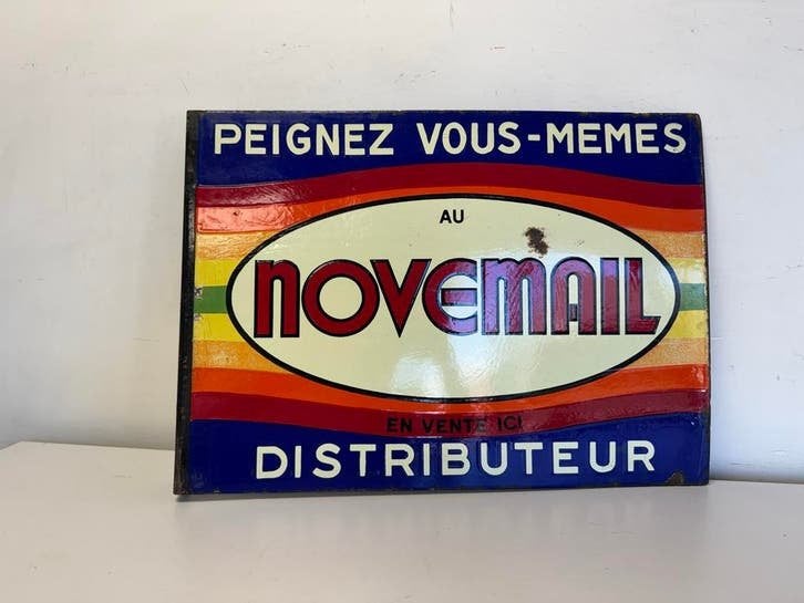 Vintage ge?mailleerd Novemail reclamebord