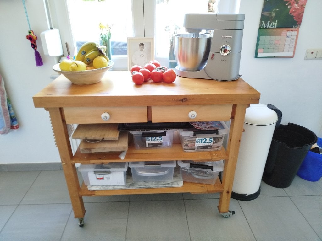 Desserte à roulette en sapin (fabrication artisanale), Enlèvement