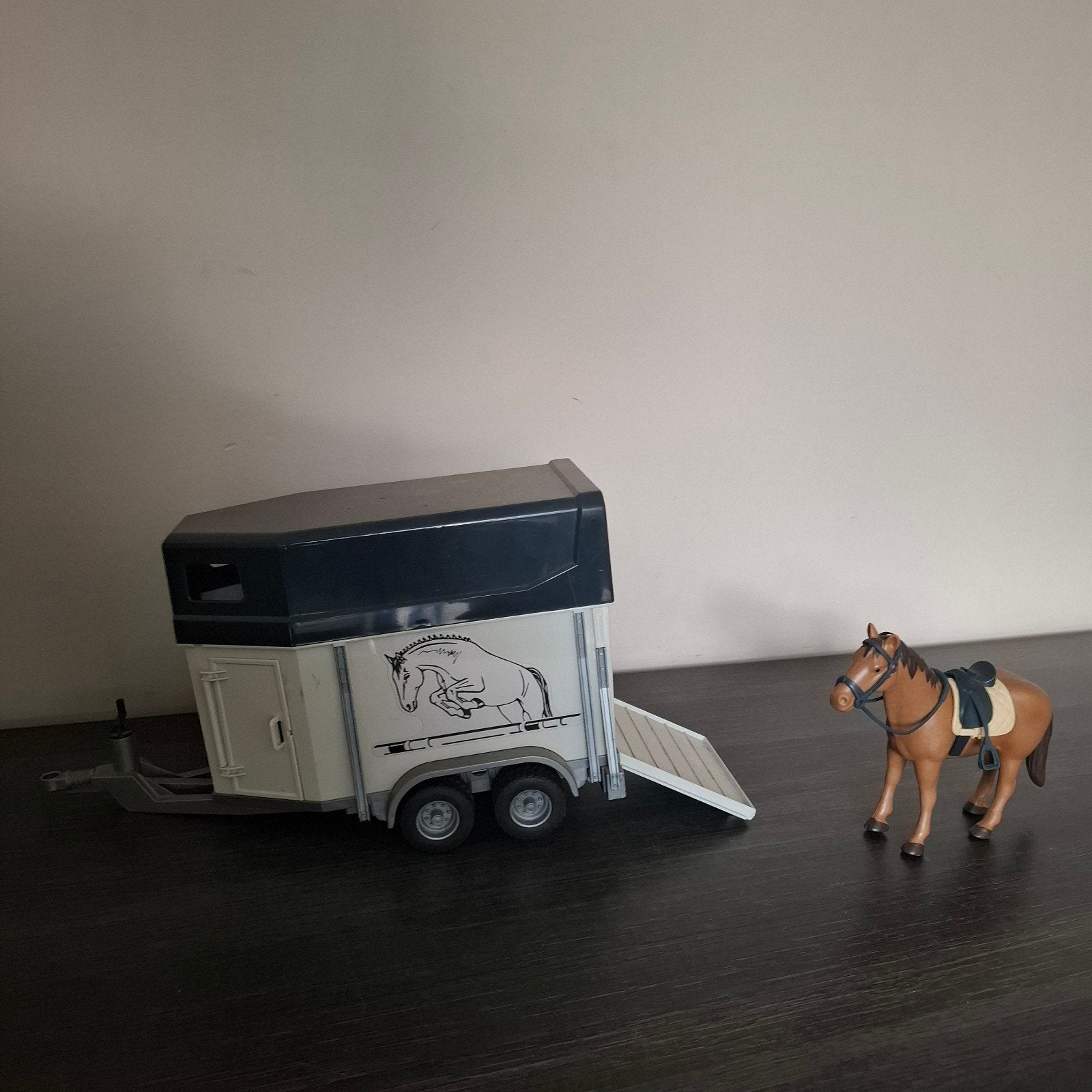 Bruder paardentrailer met paard. 1:16, Ophalen, Gebruikt