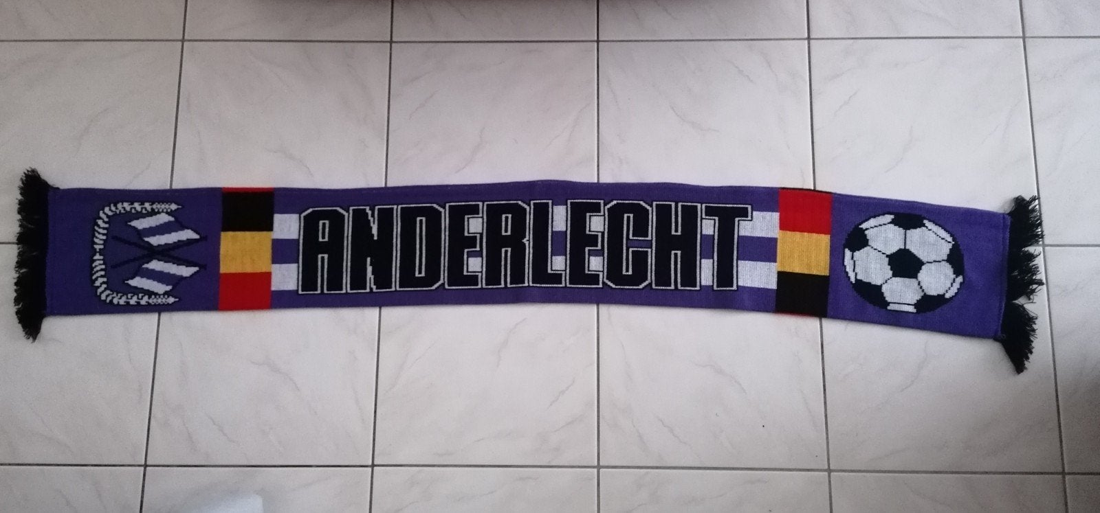 SJAAL ANDERLECHT. in mooie en prachtige. rookvrij. 10euro., Ophalen