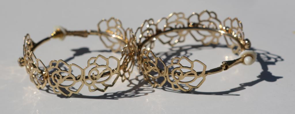 Très jolies boucles d'oreilles clips dorées, Bijoux, Sacs & Beauté, Boucles d'oreilles, Enlèvement ou Envoi, Neuf, Or