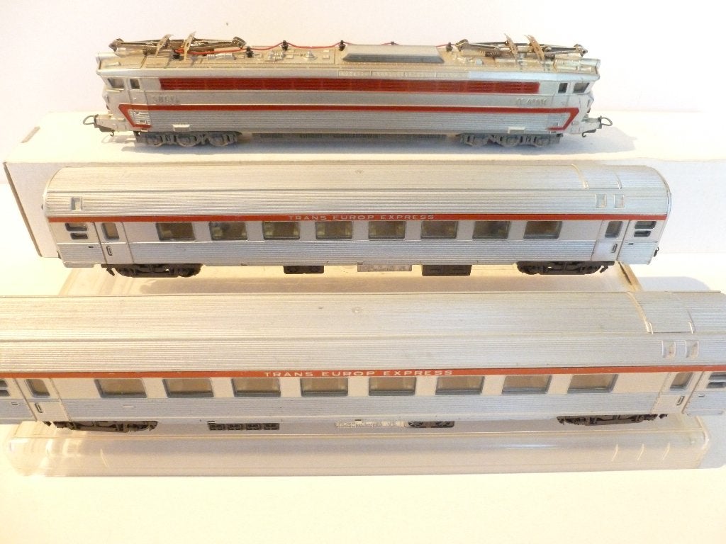TRAINS HO, Hobby en Vrije tijd, Modeltreinen | H0, Ophalen of Verzenden, Gelijkstroom, Locomotief, Lima