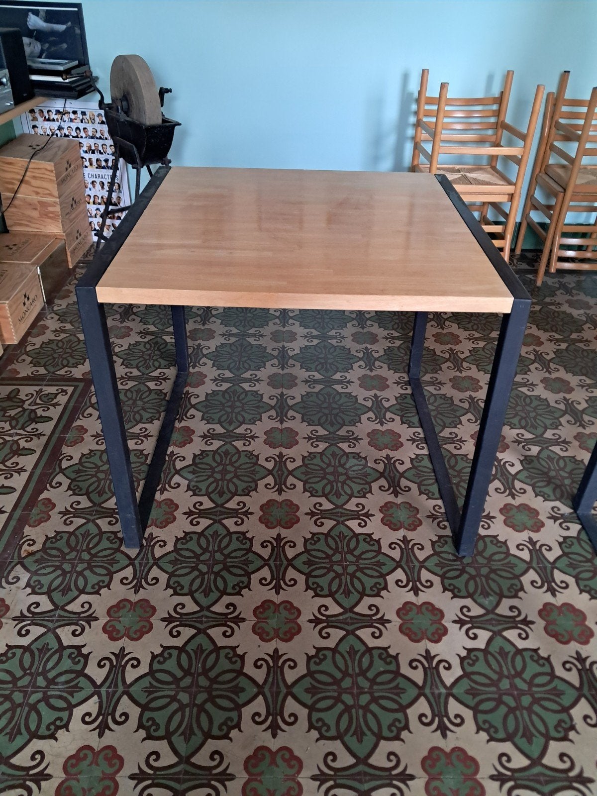 Table bois et pieds en acier 90 cm sur 90 cm, Enlèvement, Chêne