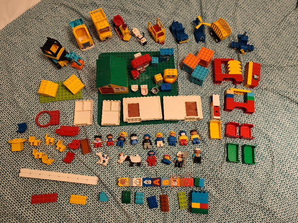 Lot Lego duplo 127 blocs + grand support + 8 véhicules, Enfants & Bébés, Jouets | Duplo & Lego, Overige thema's, Ensemble complet
