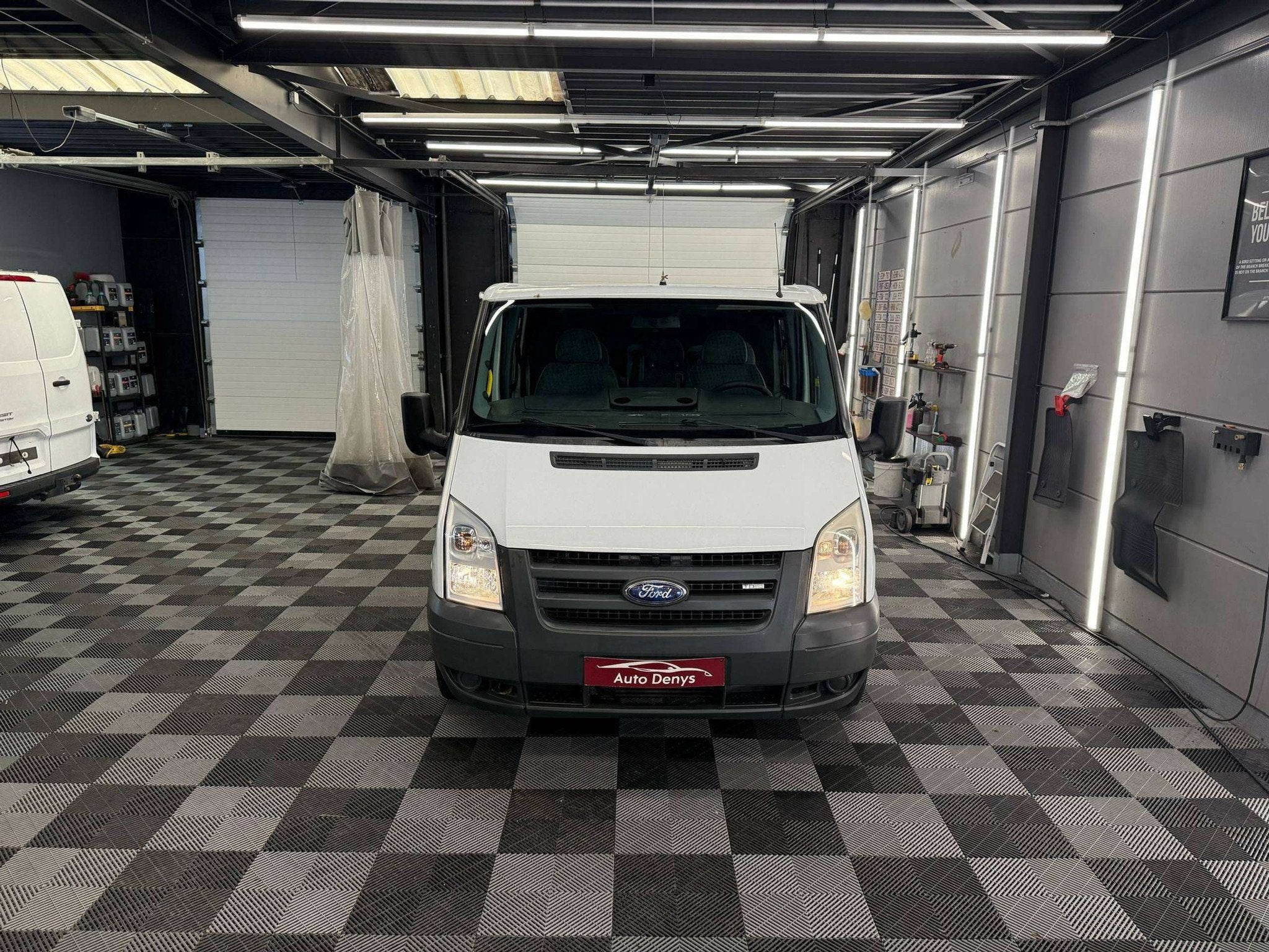 Ford Transit 330 L 2.4 TDdi, 2198 cm³, Achat, Entreprise, 2 places