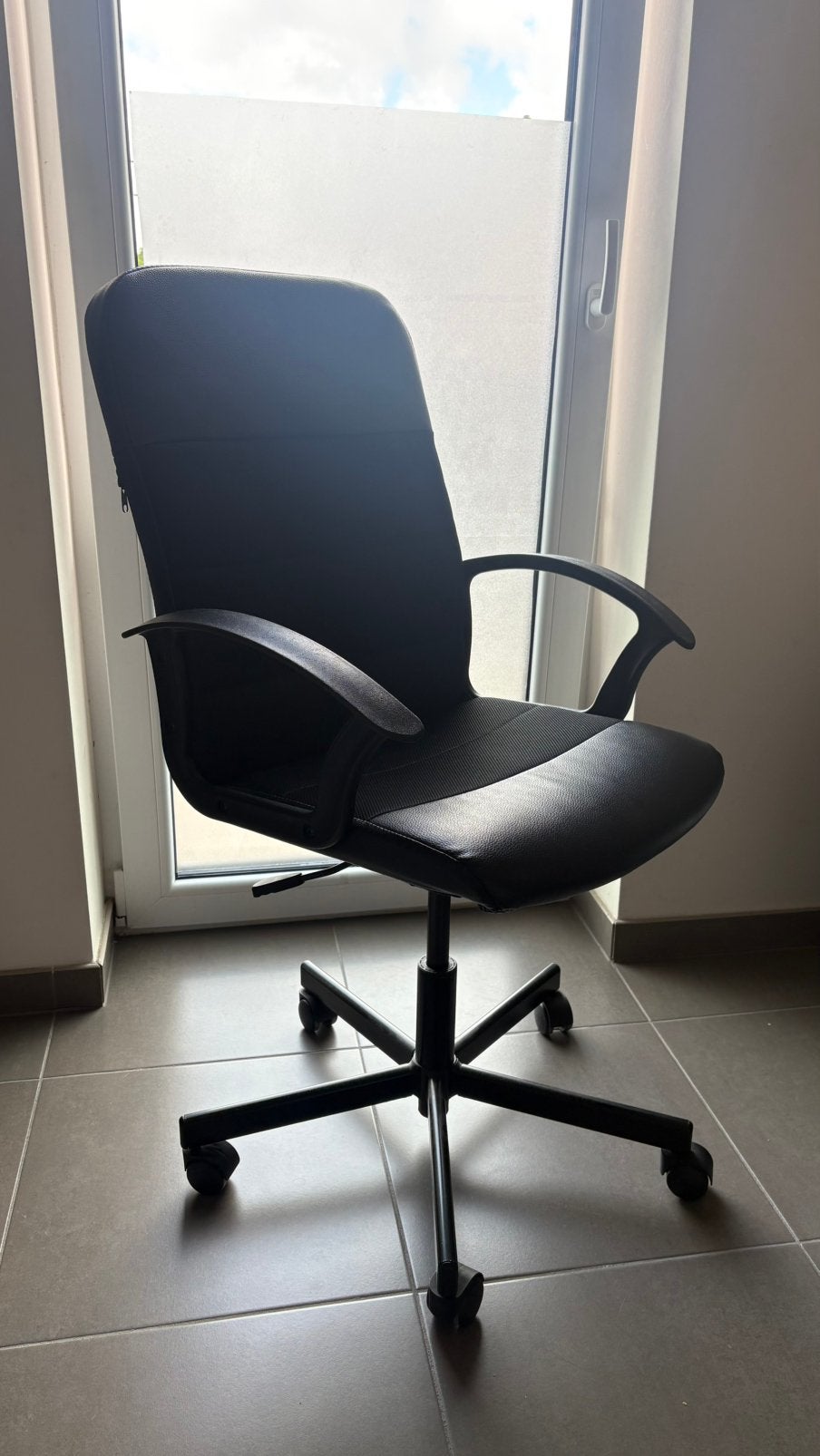 Chaise de bureau IKEA noire, Ophalen, Zo goed als nieuw, Zwart, Bureaustoel