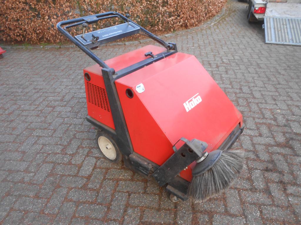 HAKO VEEGMACHINE, Ophalen, Gebruikt, Briggs & stratton