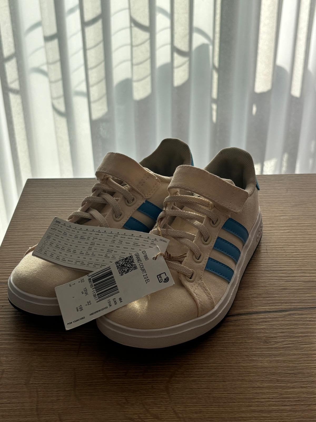 chaussures Adidas fille 32, Neuf, Adidas, Enlèvement, Chaussures
