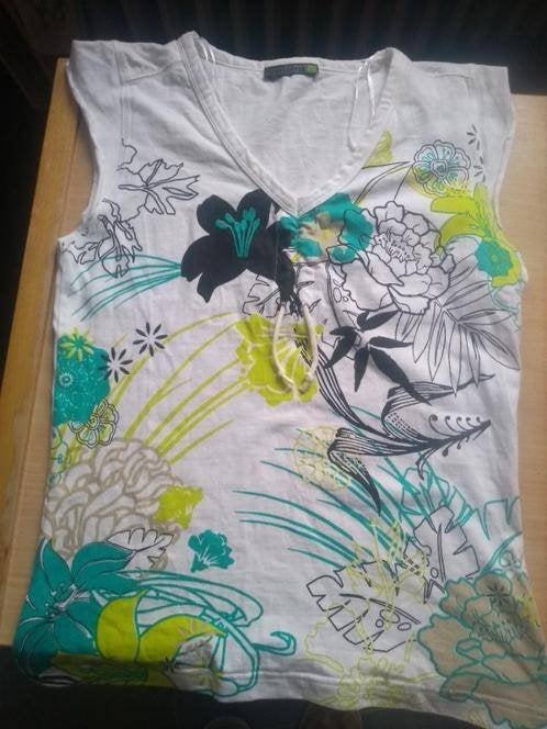 topje Young [S/M] - GRATIS - LAATSTE WEEK, Kleding | Dames, Topjes, Gedragen, Maat 38/40 (M), Wit, Zonder mouw, Ophalen of Verzenden