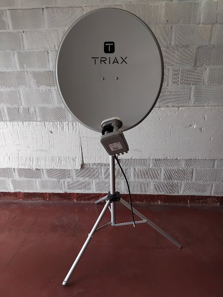 Satelliet schotel nieuw Triax, LNB kop, statief, lange kabel, Audio, Tv en Foto, Schotelantennes, Ophalen, Nieuw, (Schotel)antenne