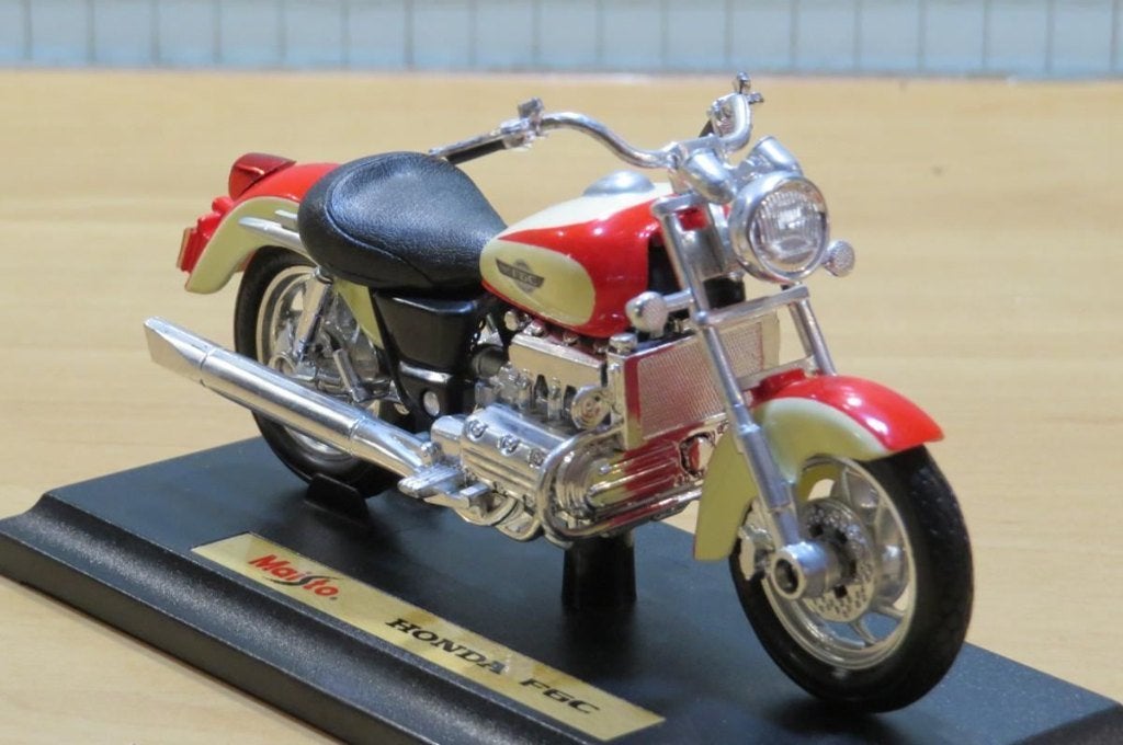 Honda F6C Valkyrie GL1500c 1:18 creme/red, Hobby en Vrije tijd, Modelauto's | 1:18, Nieuw, Motor, Maisto, Ophalen of Verzenden