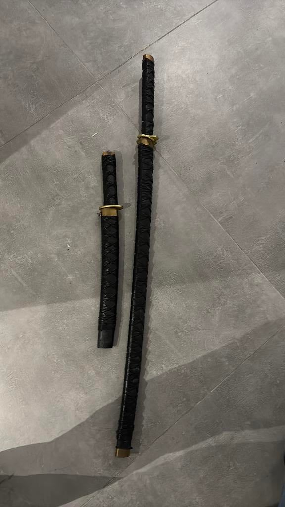 Épée de collection, Enlèvement