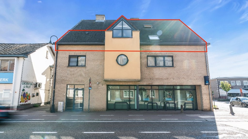 Ruim duplexappartement met terras, garage en topligging, Immo, 149 m², Province de Limbourg, 145 kWh/m²/an, 2 pièces