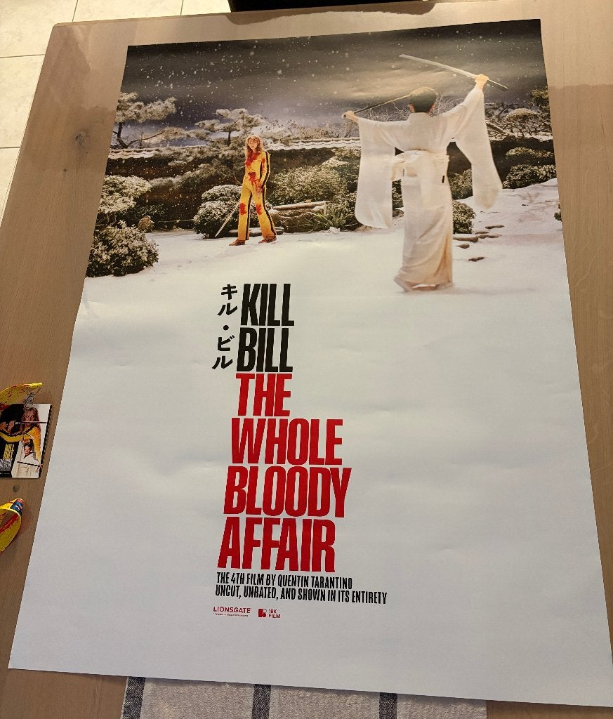 Poster met Kill Bill + badge, Rechthoekig Staand, Deurposter of groter, Nieuw, Ophalen of Verzenden