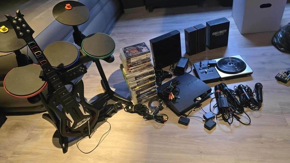 PS3 + Xbox 360 + DJ Hero + Guitar Hero + Band Hero +... LOT, Games en Spelcomputers, Games | Sony PlayStation 3, 3 spelers of meer