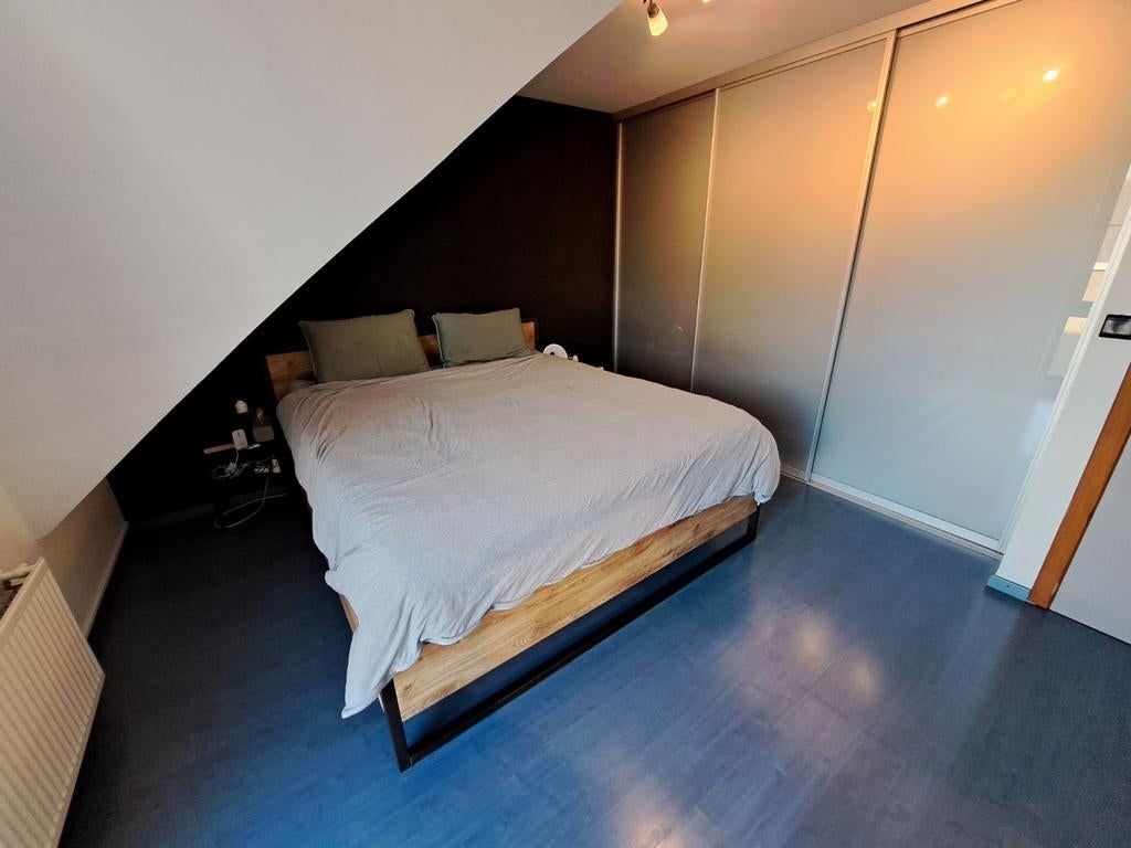 Licht houten bed, Ophalen