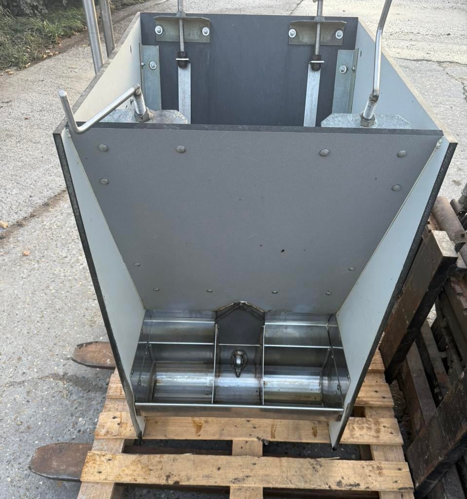 Dubbele voederbakken mestvarkens, Dieren en Toebehoren, Geslacht onbekend, Varken