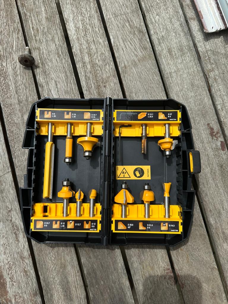 Dewalt frezenset 12 delig, Doe-het-zelf en Bouw, Ophalen of Verzenden, Zo goed als nieuw