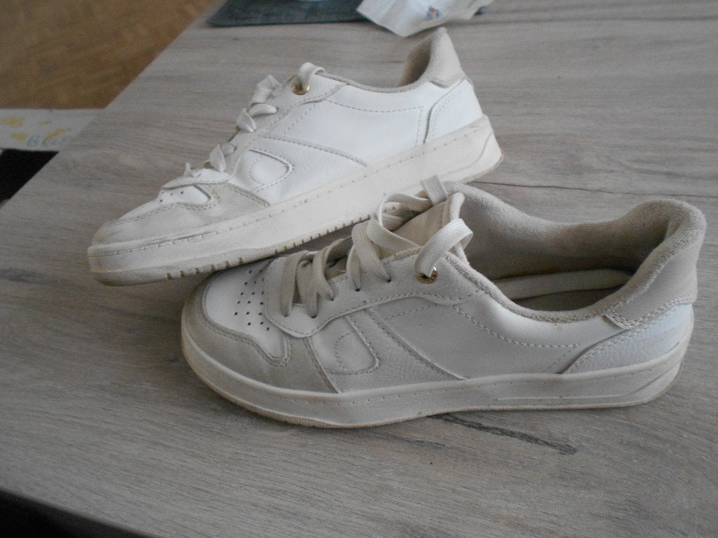 witte sneakers maat 36 merk stradivarius, Kinderen en Baby's, Gebruikt, Meisje, Schoenen, Ophalen of Verzenden