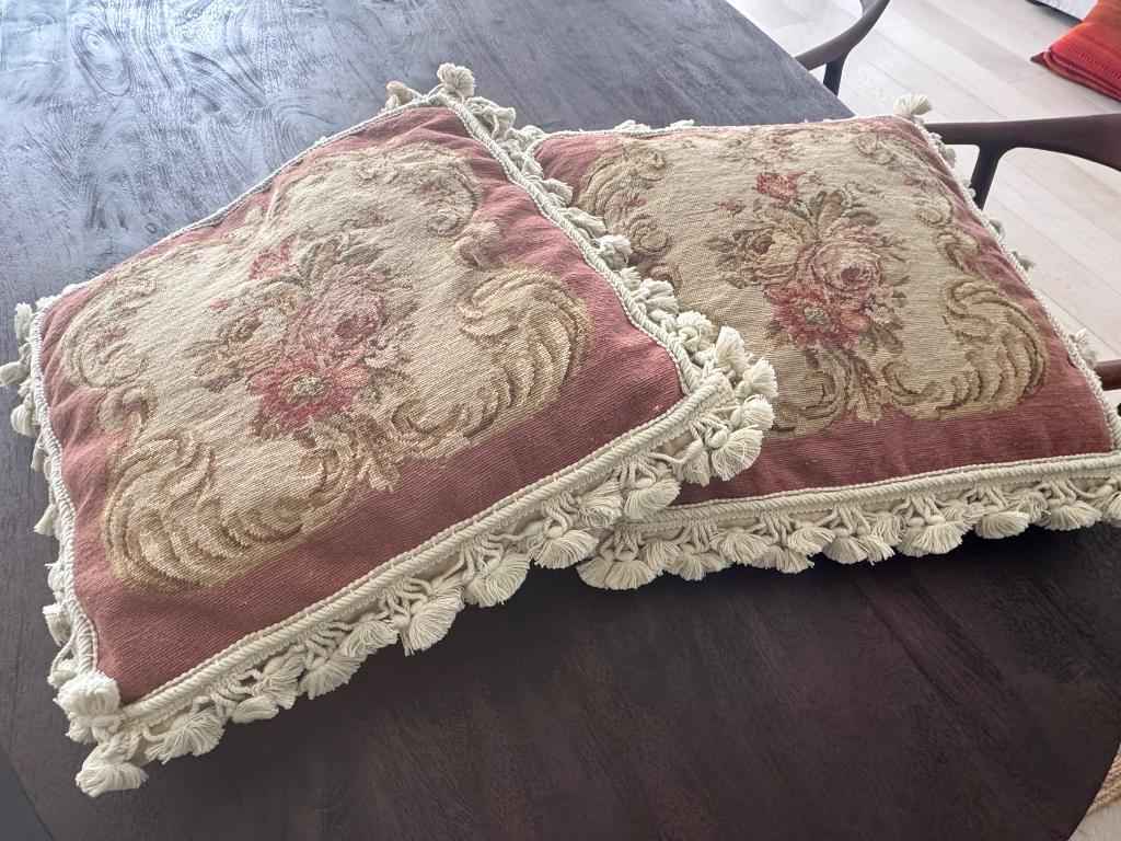 Aubusson kussens, Ophalen