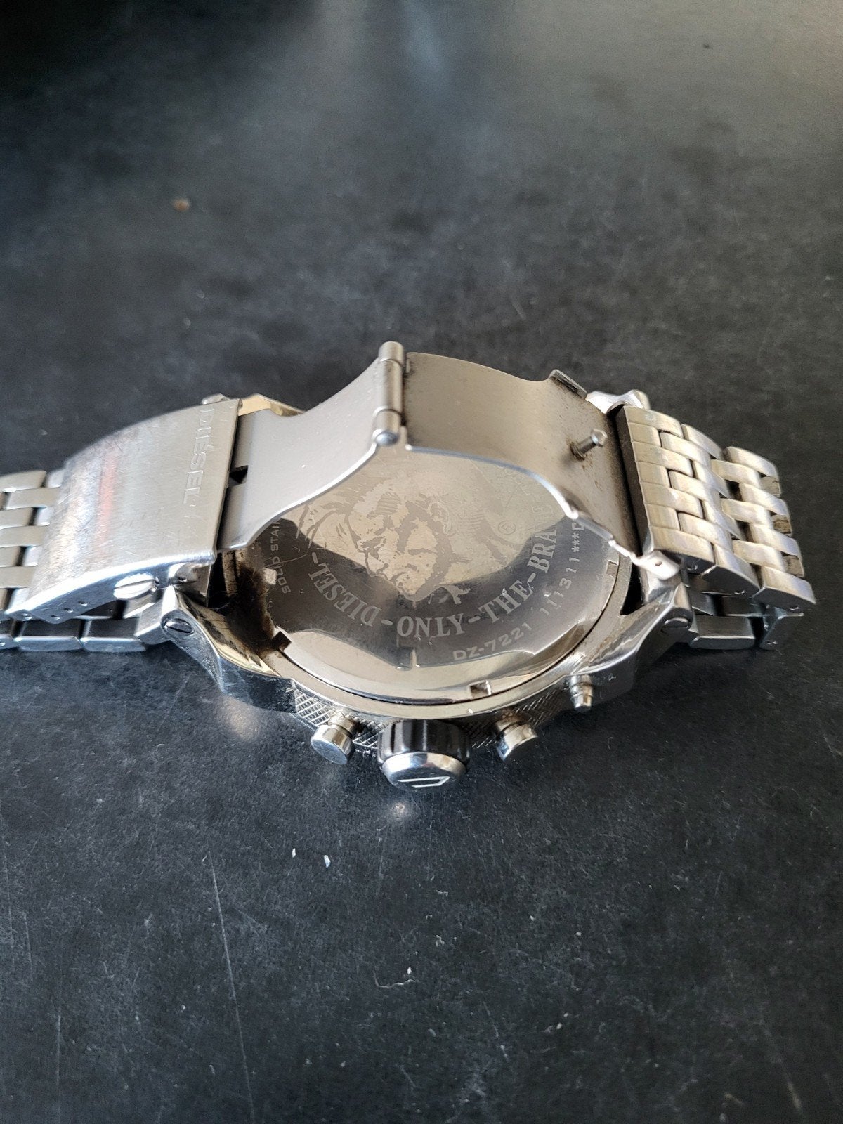 Horloge Diesel, Ophalen