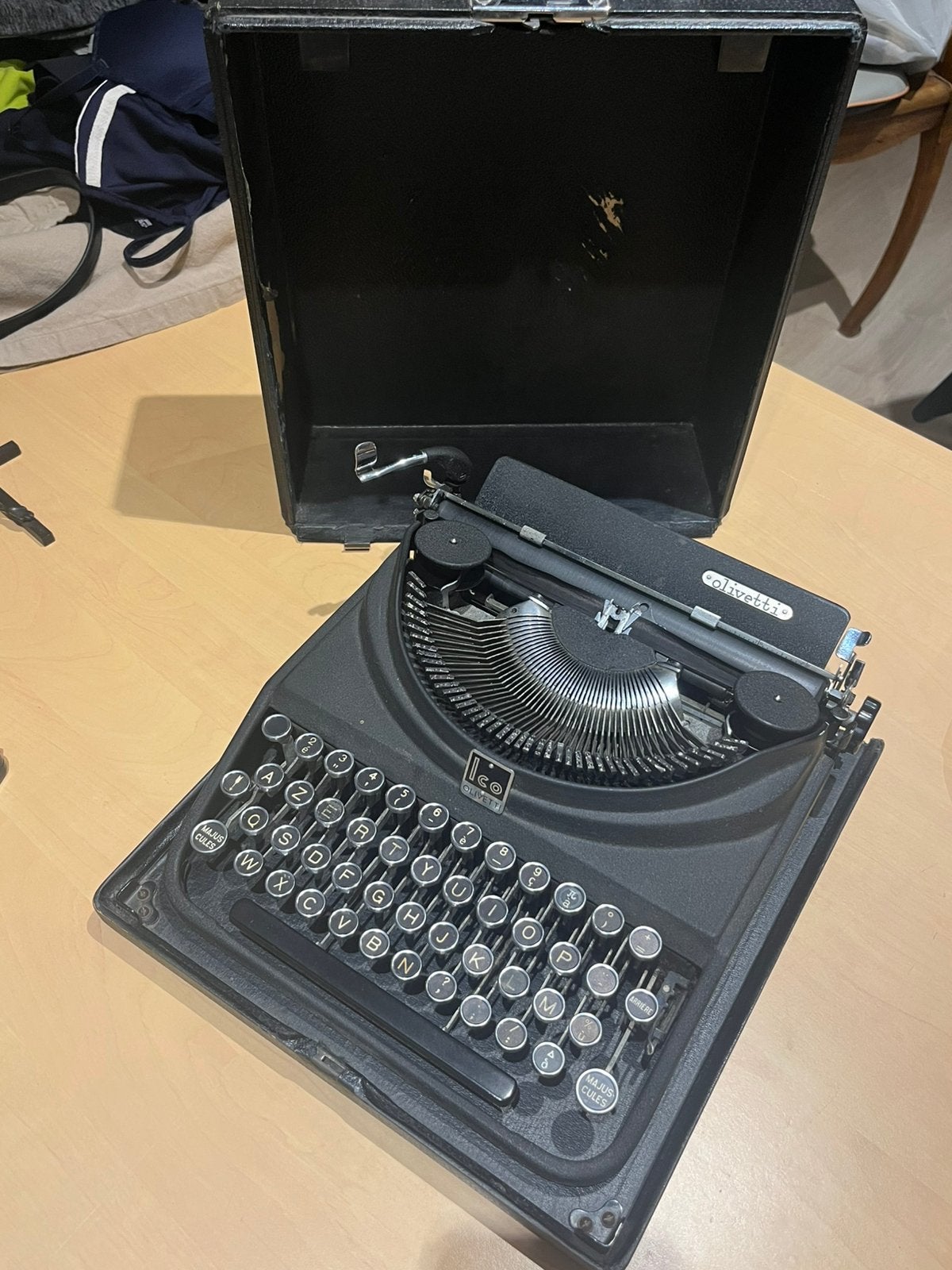Ancienne machine à écrire Olivetti des années 30/40, Enlèvement, Utilisé