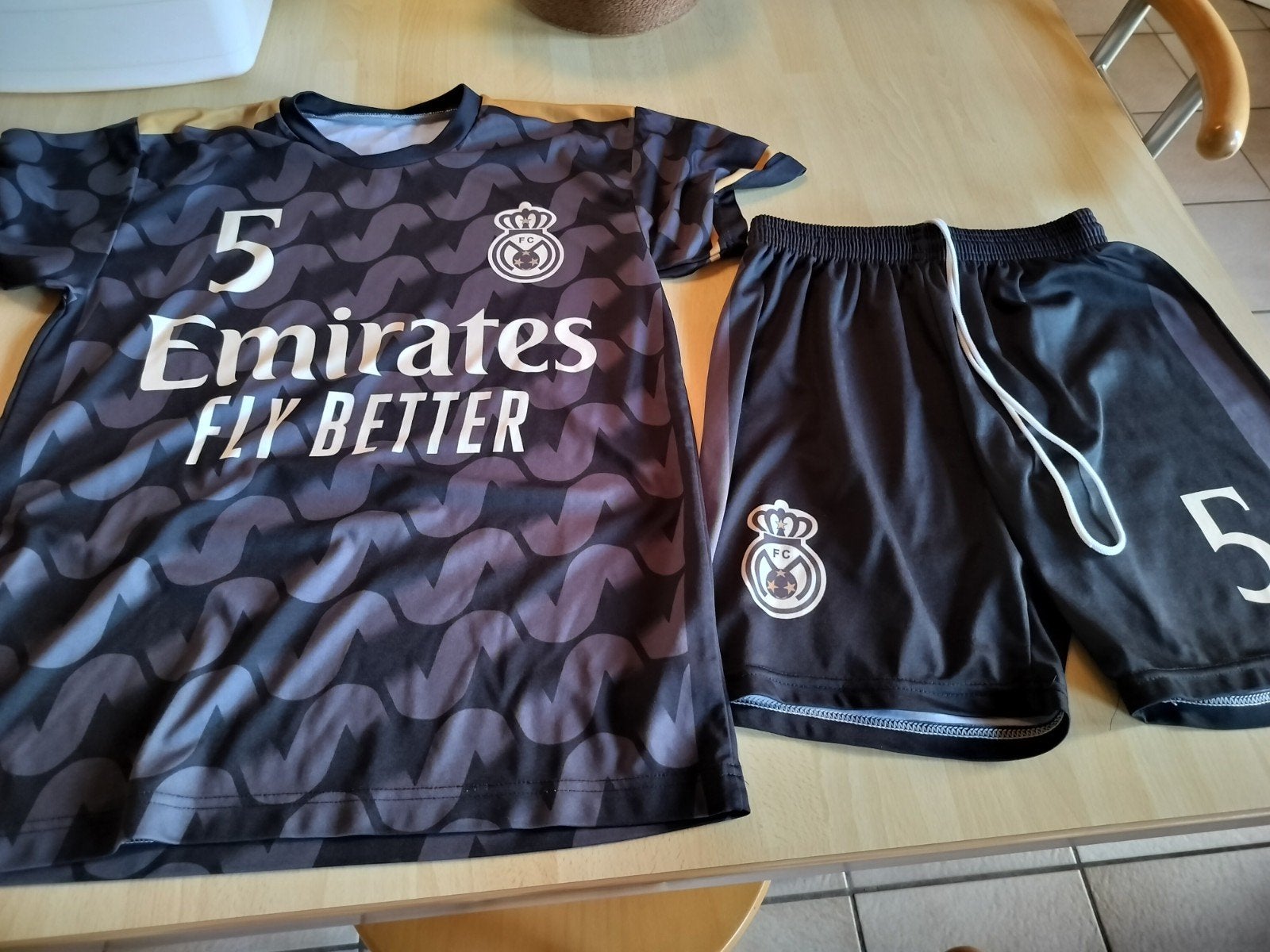 voetbaltruitje met broekje, Sport en Fitness, Ophalen of Verzenden, Zo goed als nieuw