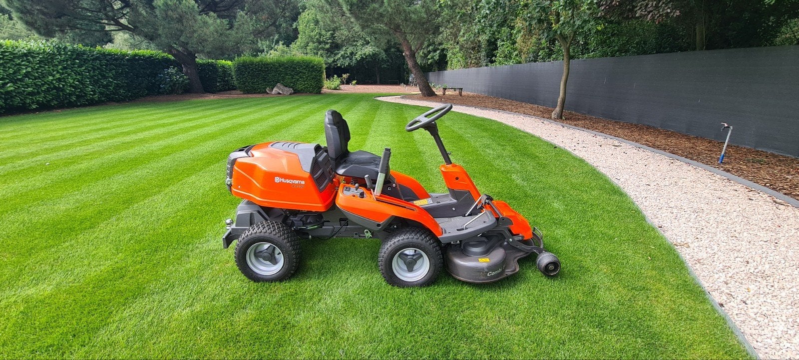 Zeer nette Husqvarna Rider R213C te koop! Slechts 132u, Enlèvement