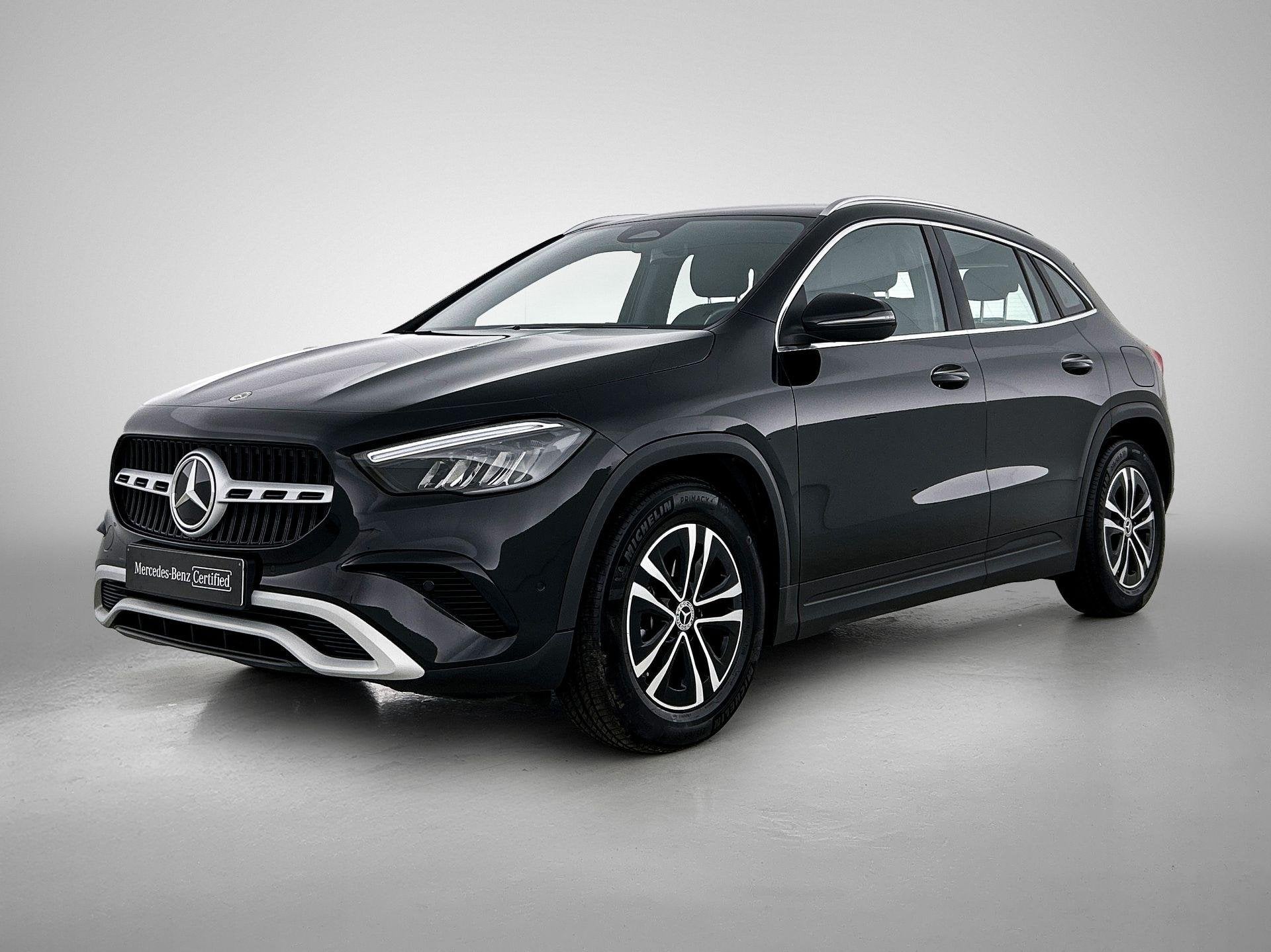 Mercedes-Benz GLA-klasse GLA 180 Essential Line, Auto's, Stof, Zwart, 4 cilinders, 149 g/km