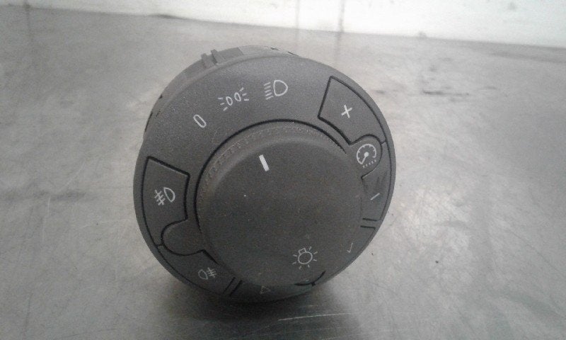 INTERRUPTEUR D'ECLAIRAGE Opel Corsa C (F08 / 68), Dhr. J. Ham, Administratie@autoham.nl, Opel, Utilisé