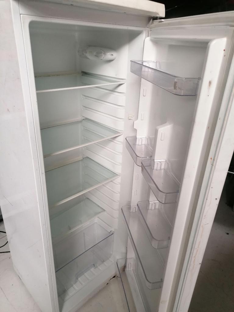 Koelkast 80€, Elektronische apparatuur, Koelkasten en IJskasten, Ophalen, 150 tot 200 liter, 140 tot 160 cm, 45 tot 60 cm